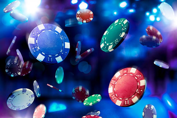 Live roulette dealer in professional studio broadcasting to juragankoin99 players